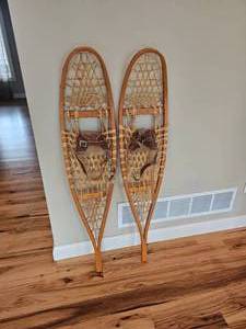 lot 126 image: Traditional Sinew Snowshoes