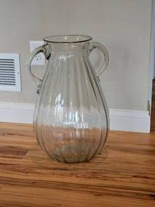 lot 353 image: 20 Glass Dcor Pitcher