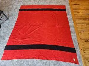 lot 354 image: Vintage Golden Dawn Virgin Wool Blanket