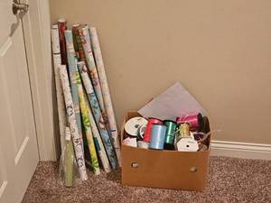 lot 358 image: Present Wrap & Ribbon Bundle