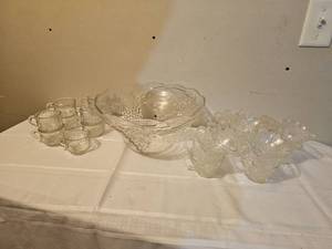 lot 362 image: Eggnog Punch Bowl Set