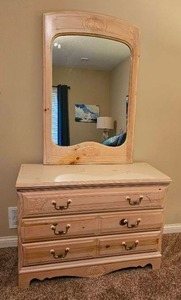 lot 48 image: Bassett White Wash Pine 3-Drawer Dresser with Mirror