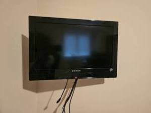 lot 132 image: 24 Inch Dynex Television