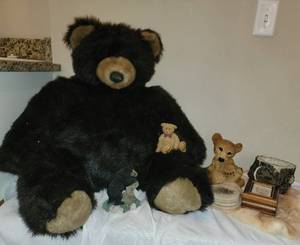 lot 248 image: Bear Collection Cabin Dcor