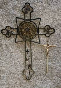 lot 244 image: Crucifix Cross Dcor