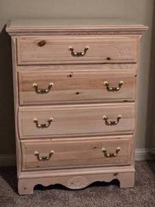 lot 47 image: Bassett White Wash Pine 4-Drawer Tall Dresser
