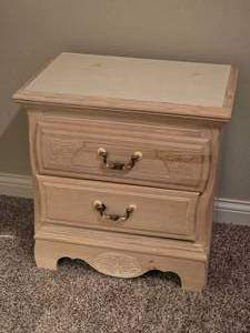 lot 49A image: Bassett White Wash Pine 2-Drawer Nightstand