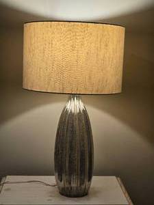 lot 99 image: Tall Metallic Ribbed Table Lamp w Shade