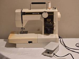 lot 165 image: White Model 977 Electric Sewing Machine with Pedal