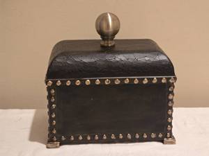 lot 171 image: Black Studded Decorative Lidded Box Crackle Finish