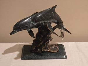 lot 177 image: SPI Gallery Bronze Dolphin Sculpture Trio on Marble Base