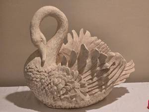 lot 179 image: Large Textured Plastic Swan Sculpture  White Decorative Art Piece