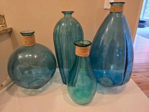 lot 194 image: Lot of 4 Large Blue Blown Glass Decor Vases