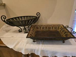 lot 189 image: Pair of Decorative Metal Table Centerpiece Bowls