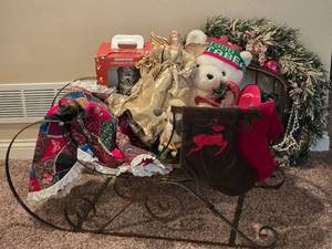 lot 310 image: Festive Holiday Christmas Dcor Collection - Metal Sleigh Dcor