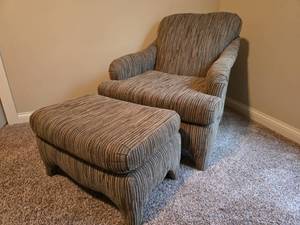 lot 309 image: Luxurious Kincaid Plush Armchair & Ottoman