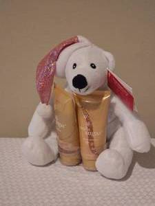 lot 232 image: Scentsations Vanilla Sugar Gift Set with Plush Holiday Bear