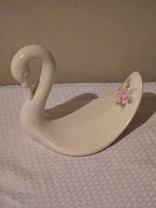 lot 233 image: Montgomery Ward Ceramic Swan Floral Dcor Figurine