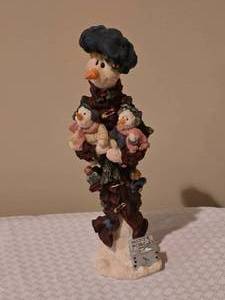 lot 237 image: Boyds Bears & Friends The Snowmom Folkstone Figurine
