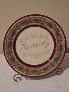 lot 238 image: Amscan Christmas Gathering Family Holiday Decorative Plate