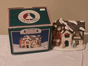 lot 285 image: Christmas Valley Hollyshire Place Lighted Village House w Box (Brown Stone Cottage)