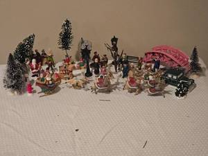 lot 289 image: Large Mixed Christmas Village People, Trees, Reindeer & Figurines Lot