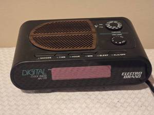 lot 302 image: Electro Brand Digital AMFM Clock Radio