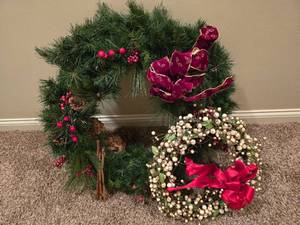 lot 306 image: Holiday Wreath Pair Winter Pine & White Berry Ribbon Set