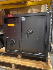 lot 19ET image: Safe with 2 Compartments (591763)