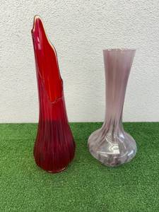 lot 18 image: Large Vases