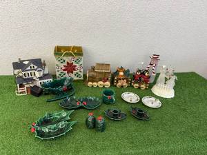 lot 25 image: Mixed Lot Christmas Items