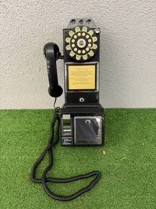 lot 38 image: Thomas Limited Edition Model 1956 Telephone