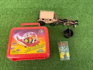 lot 51 image: Jetsons Lunchbox, Archies Glass & Toy Stagecoach