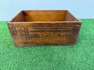 lot 57 image: Wood Colgate & Co Shipping Box