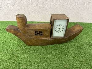 lot 77 image: Vintage Brass Boat-Shaped Clock