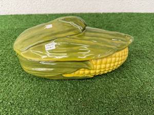 lot 81 image: Shawnee Pottery Corn King Casserole Dish