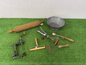 lot 86 image: Vintage Kitchen Lot