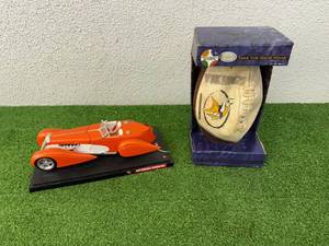 lot 153 image: Hot Wheels Speedster & MN Vikings Football