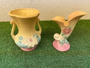 lot 173 image: Hull Pottery