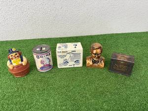 lot 175 image: Coin Banks