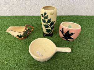 lot 211 image: Pottery - McCoy