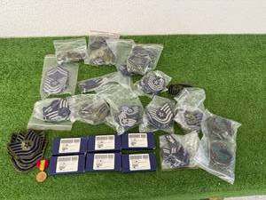 lot 224 image: Military Metals & Patches