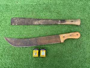 lot 234 image: Large Knives & Padlocks