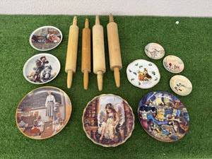 lot 253 image: Rolling Pins & Collectors Plates