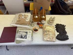 lot 255 image: Everything on Table