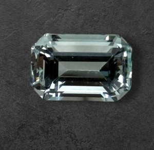 lot 20L image: 3.86 Carat Natural Aquamarine VIDEO