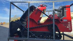 lot 28 image: AGT Mini Track Loader  SDA-140T