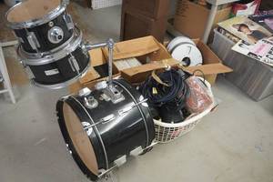 lot 27 image: Drum Set With Pair of Speakers, Reel to Reel Tapes, & Wiring