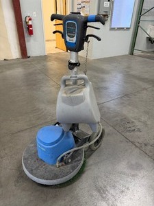 lot 4 image: Hillyard Trident FMD20 20-inch orbital single disc floor machine