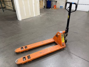 lot 14 image: Pallet Jack EAG 20.5X48, 5500 LB Capacity